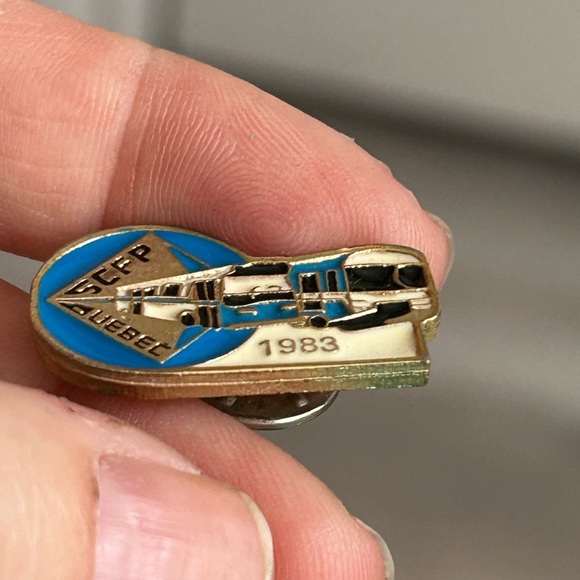 5/$25 Vintage 1983 Quebec bus transportation travel Pin 🚌 - Picture 3 of 7